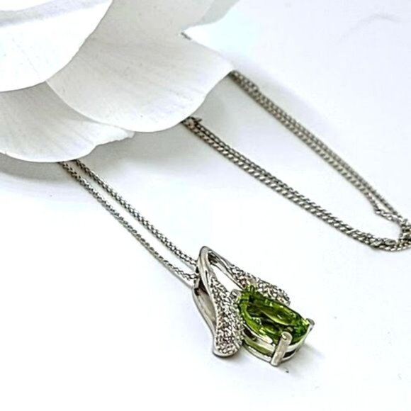 Natural Peridot 9x6mm & Cz 14K White Gold‎ Plate 925 Sterling Silver Necklace - Picture 2 of 8
